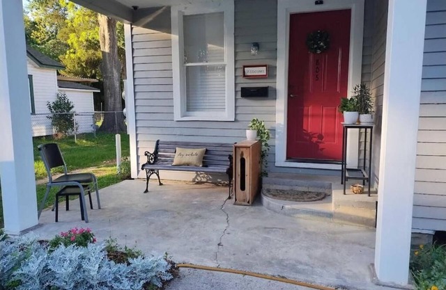 Cozy Lafayette Apartment with Patio & Kitchen