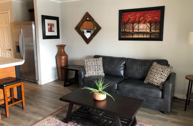 Cozy Lakefront Condo for a Couples Getaway