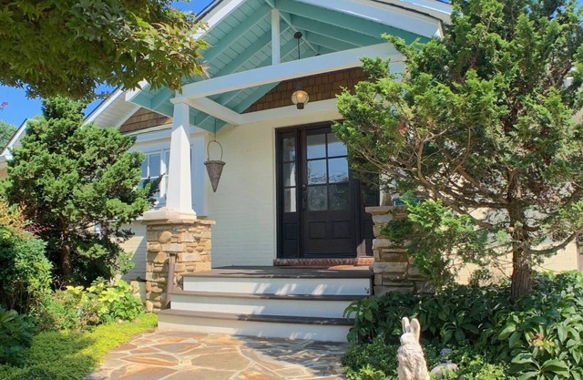 Cozy Lakefront Cottage