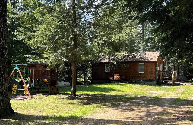 Cozy Lakeside Cabin, All-Season, in Northwood, NH- 2 Bdr, great views