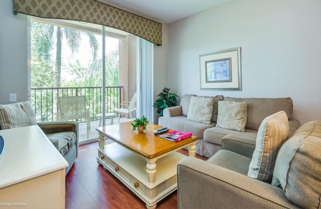 Cozy Lakeview Condo w/ Private Balcony!