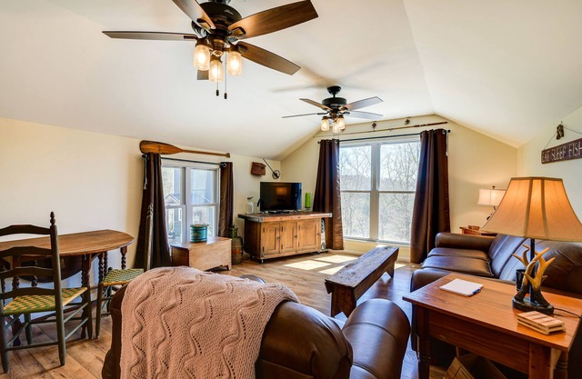 Cozy Lewisburg Getaway w/Deck + Lake Access!