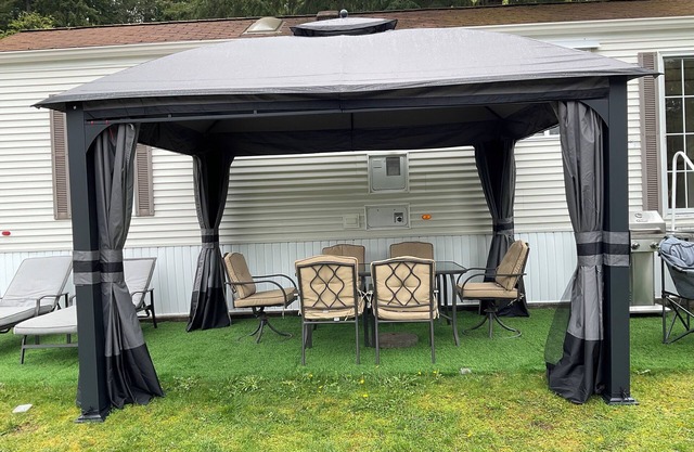 Cozy Lindell Beach Resort. Minutes from Cultus Lake