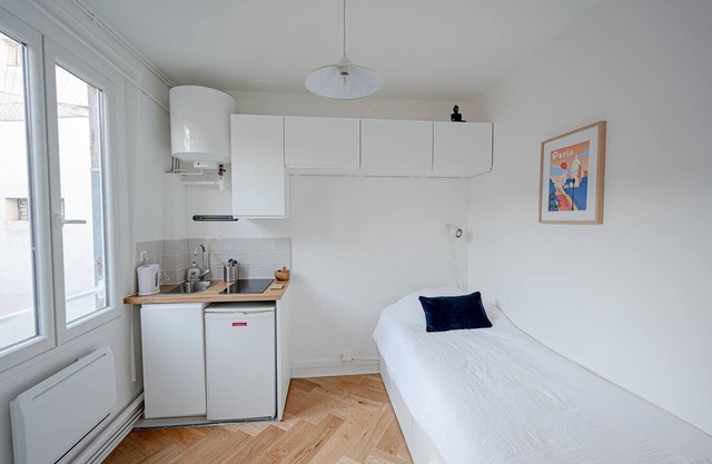 Cozy little nest in Les Batignolles