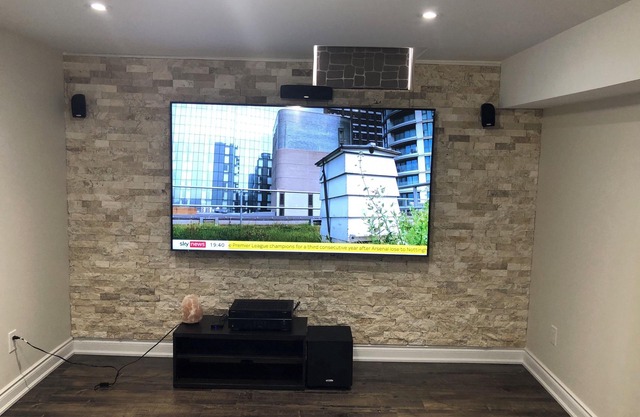 Cozy Luxurious apartment in upscale Brampton neighbourhood. Family friendly.