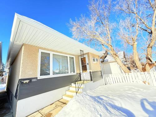 Cozy main floor, 03 Bedrooms, close to Downtown REGINA