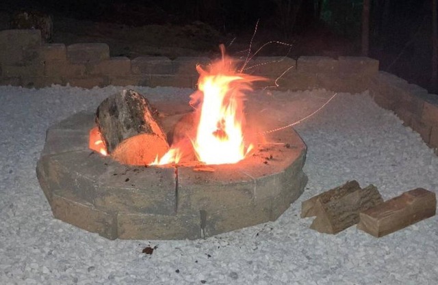 Cozy Majestic Family, Pet Friendly Large 4 Bedroom, 3 FullBath, Hot Tub, Grill