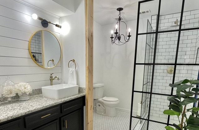 Cozy Modern Farmhouse w/Heated Pool and Spa!