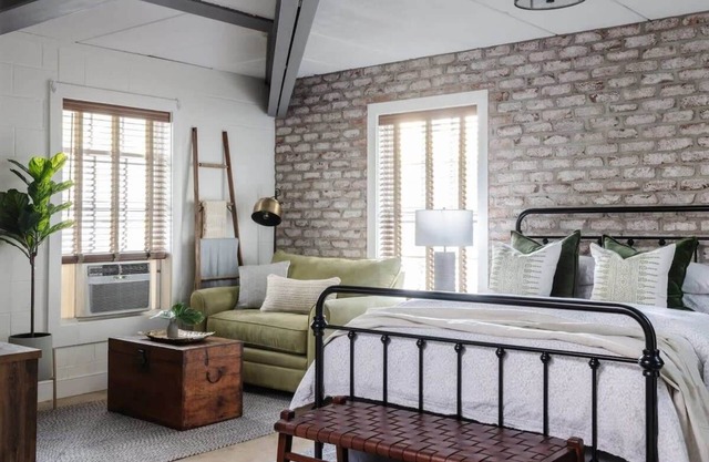 Cozy Modern Studio Just 2 Blocks To Forsyth Park!
