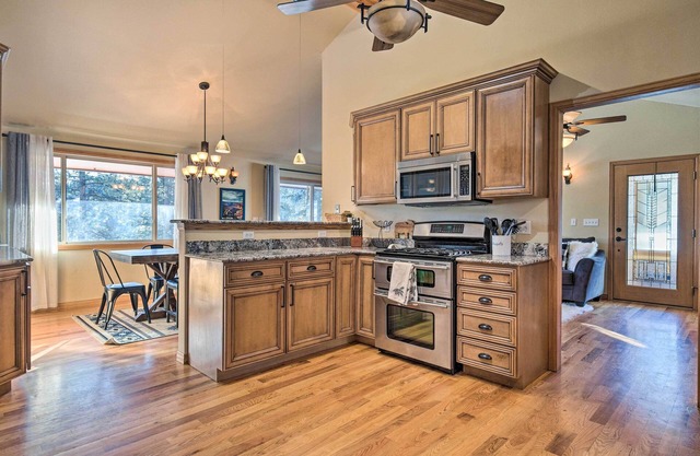 Cozy Mountain Escape: Pet-Friendly Bailey Cabin