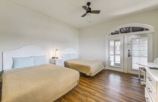 Cozy Naples Retreat w/Community Pool & Water View