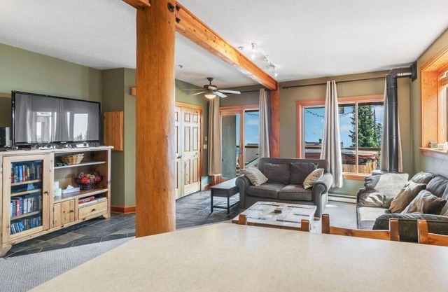 Cozy Nook-Rustic w/Private Hot Tub and Nice View