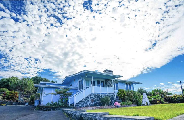 Cozy Oceanview House on 1 acre Orchard