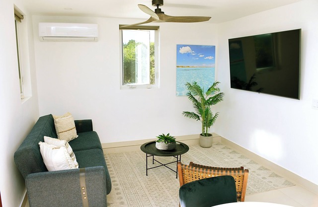 Cozy One Bedroom Escape in Longbay Hills