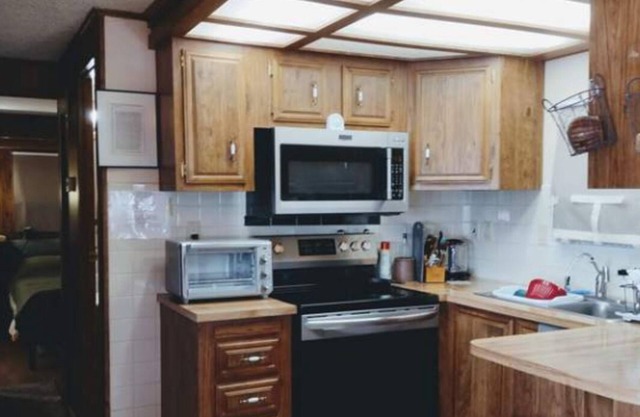 Cozy Park Model home in a 55+ resort located in Apache Junction, Arizona