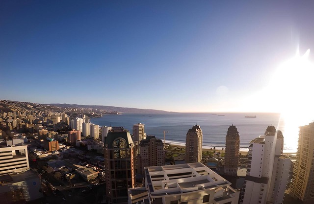 Cozy, pleasant apartment steps from the beach, restaurants in Viña Del Mar