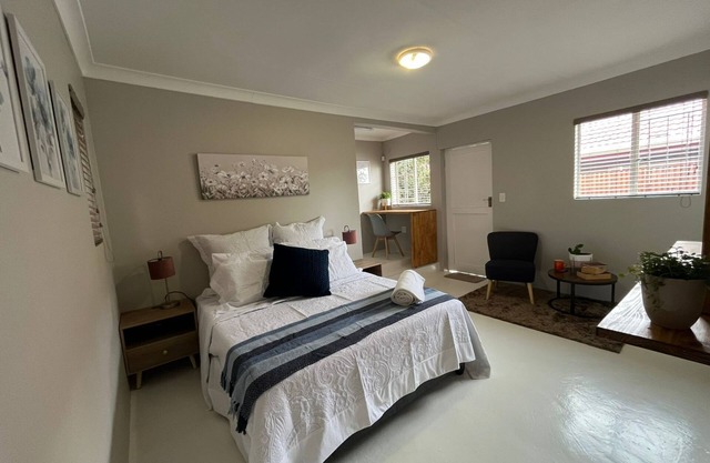 Cozy private flatlet with kitchenette, private bathroom & WIFI in Pretoria East.