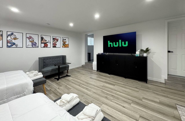 Cozy Private Guest Suite near Disney & Knotts