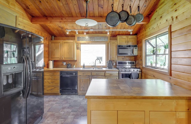 Cozy Provo Retreat with a Charming Fireplace!