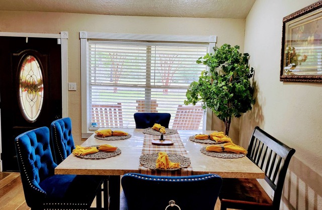 Cozy quiet retreat just minutes away from amenities. RV PARKING. Pet’s❤️