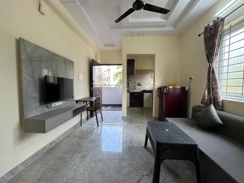 Cozy Room 1Bhk with Lift 101