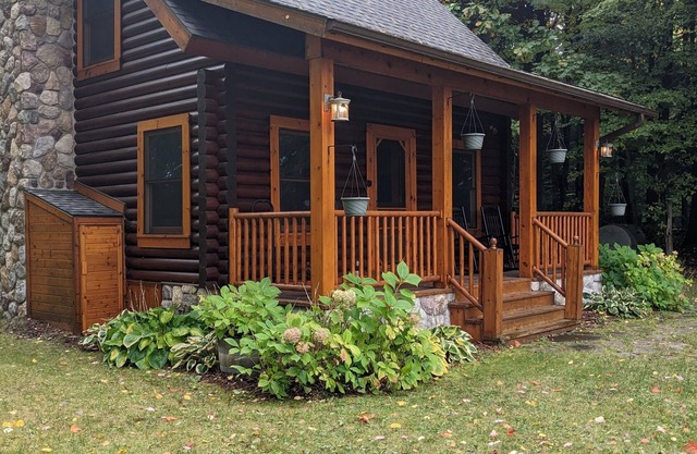 Cozy rustic cabin on Prescott Lake - Minutes away from world renowned vineyards