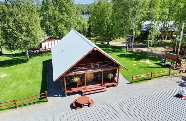 Cozy Rustic Duplex Cabin - Kodiak Side