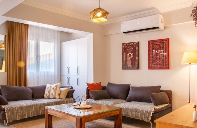 Cozy Seaside Retreat w Sea View in Kusadasi