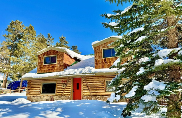 Cozy Silverthorne Cabin Near Rainbow Rd & Major Ski Resorts