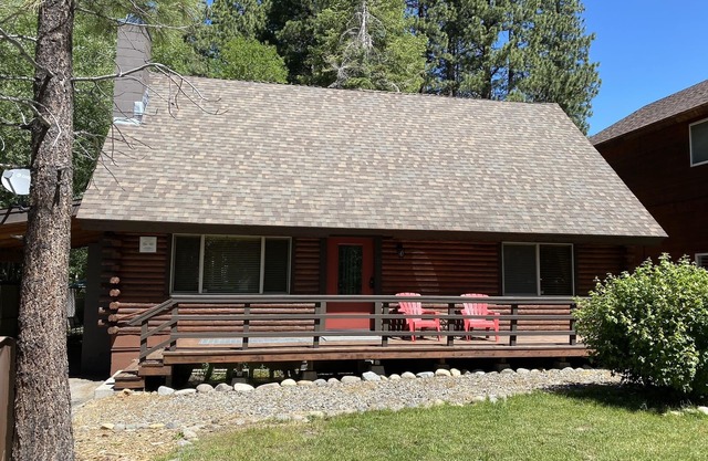 Cozy, Spacious Cabin with Heavenly Mountain Views & Hot Tub