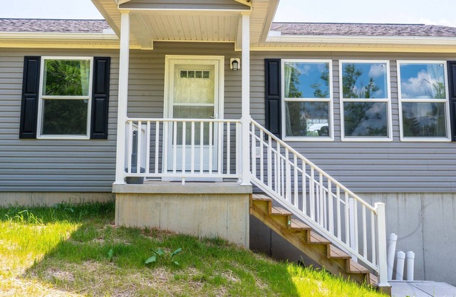 Cozy, Spacious Family Home w/Yard, Fire Pit, Grill - Pet Friendly! Near PSU