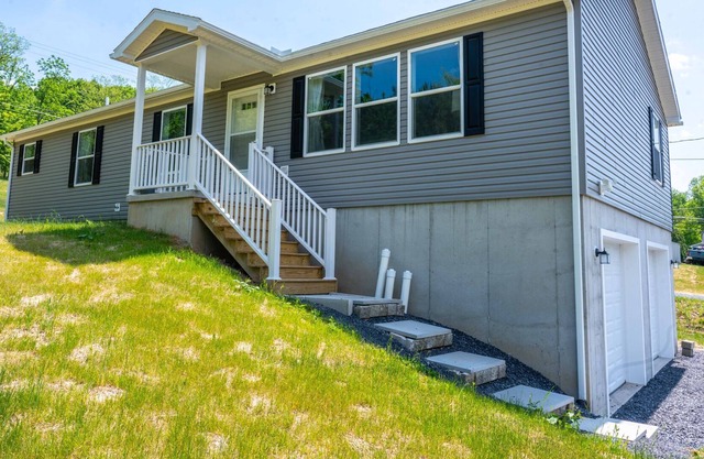 Cozy, Spacious Home w/Yard, Fire Pit- (Near PSU)