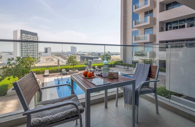 Cozy Studio Apt in Azizi Aura near the Metro!