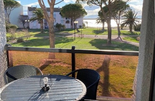 Cozy Studio Cabine for 4 with Terrace, Pool, and Sports Facilities in Le Barcarès