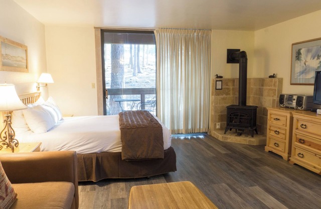 Cozy Studio – Fireplace, Full kitchen, Walk to the Village by RedAwning