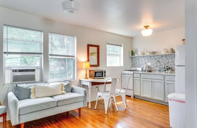 Cozy Studio in Heart of OKC Plaza District!
