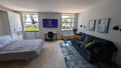 Cozy studio, walk to the beach, restaurants, bars