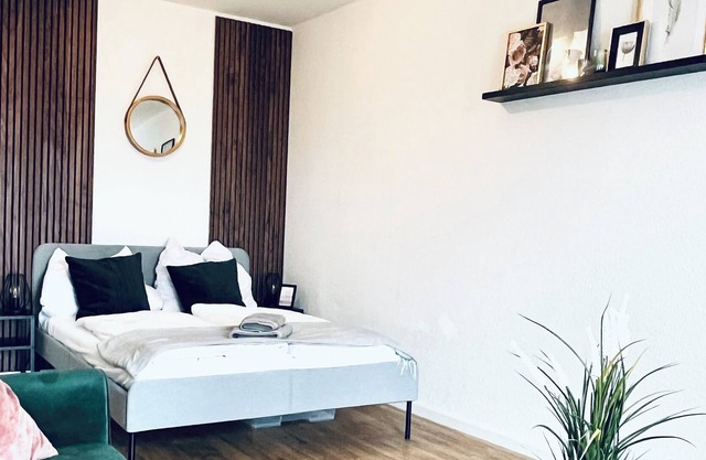 Cozy studio with kitchen, Netflix & panoramic views near the city