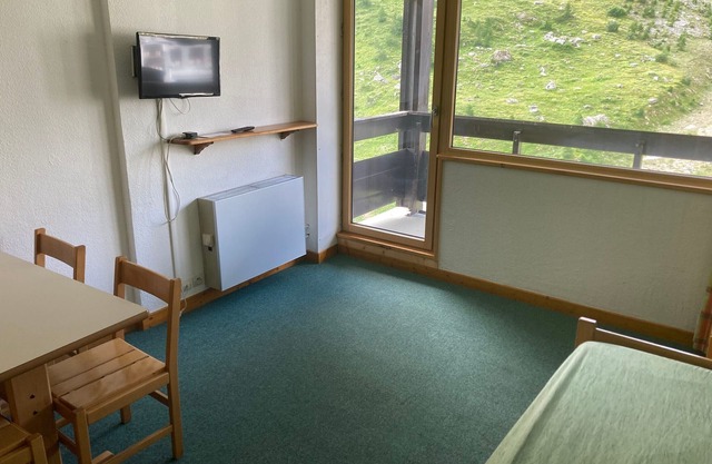 Cozy Studios in Tignes - Ideal for Families and Friends, Close to Ski Lifts and Shops