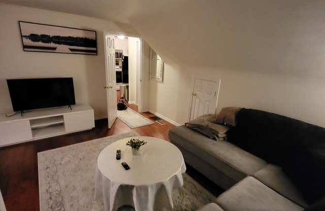 Cozy two bed home located minutes from down town.