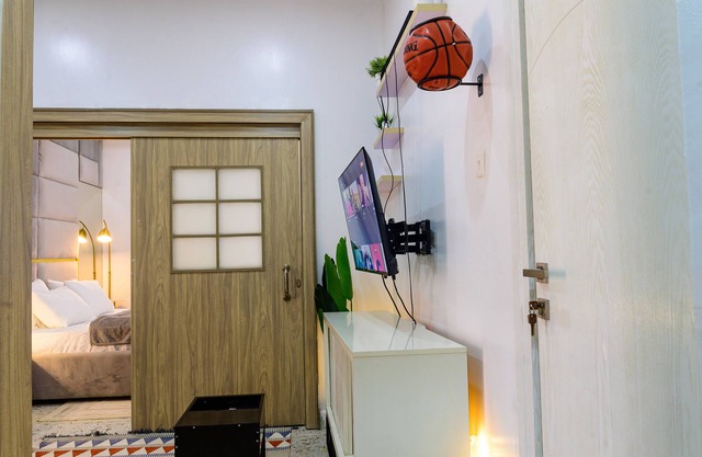 Cozy Two Bedroom Perfect For Getaways/Work-From-Home