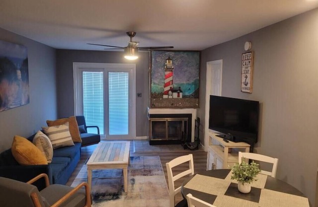 Cozy Two bedroom/two bath - short walk to the beach and Fenwick Island.