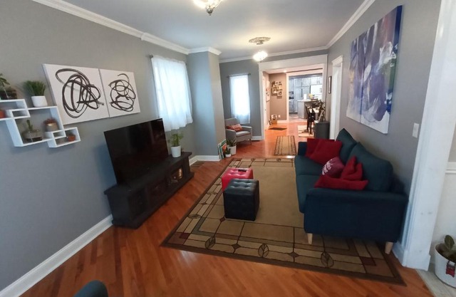 Cozy Updated 3-BR apartment near Peace Bridge