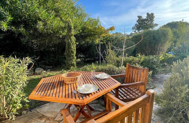 Cozy Villa 4 Rooms, 80m from Santa-Giulia Beach, BBQ, A/C, Parking, Sleeps 5