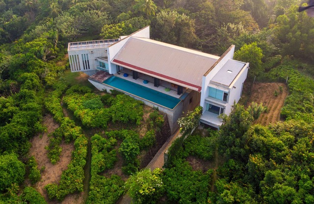 Cozy Villa With Infinity Pool Overlooking the Ocean