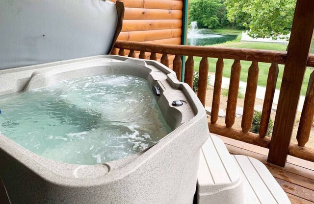 Cozy Waterview Lodge Suite w/Hot Tub