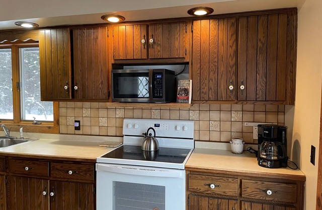 Cozy Welcoming Laughing Whitefish River Cabin Ready For Your Visit