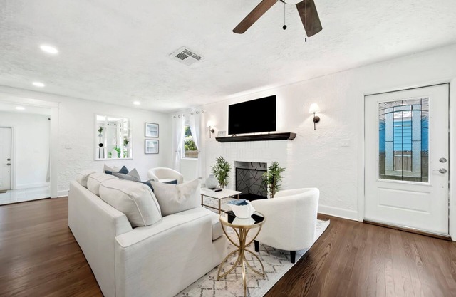 Cozy West Palm Beach Home l 10min to Municipal Beach and more!