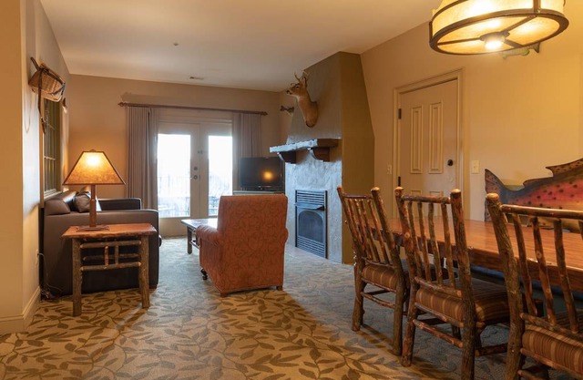 Cozy Wilderness Club at Big Cedar, 2 Bedroom Cabin
