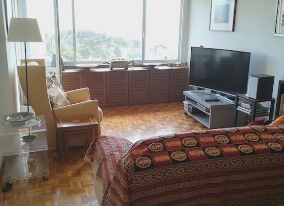 Cozy with Balcony, Great Views, Beach 10min, Train Lisbon & Cascais.